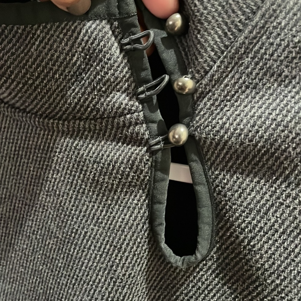 🧥 - Picture 3 of 6